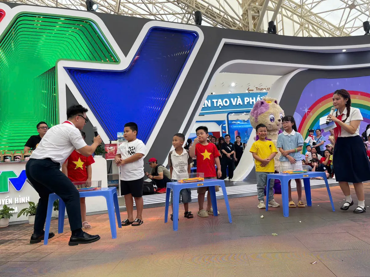 Gian trưng bày VTV thu hút khán giả nhí với chương trình “Giáo dục hướng tới tương lai”- Ảnh 10.