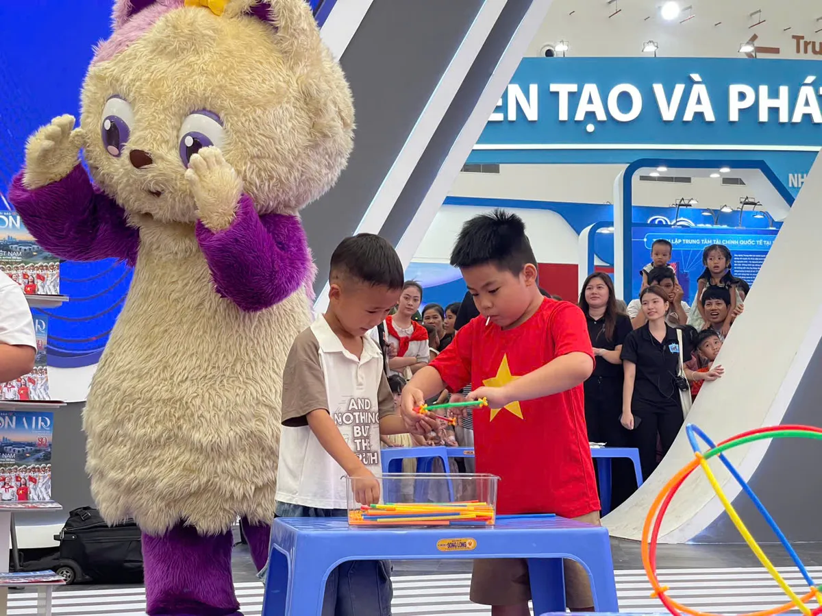 Gian trưng bày VTV thu hút khán giả nhí với chương trình “Giáo dục hướng tới tương lai”- Ảnh 2.