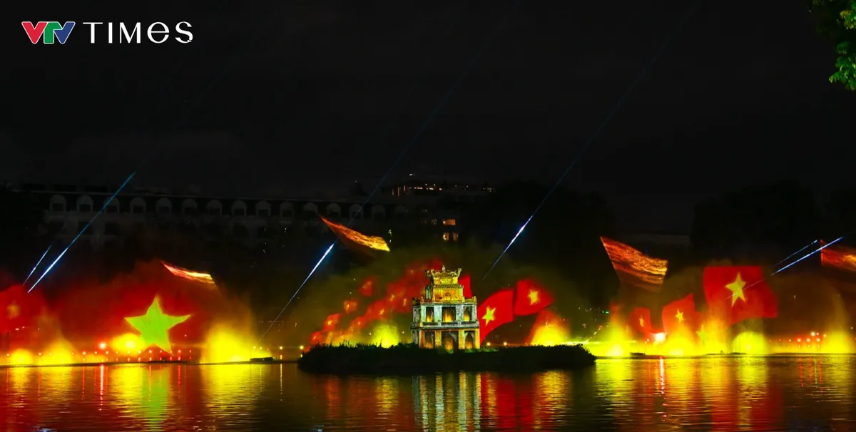 Hồ Ho&agrave;n Kiếm lung linh trong chương tr&igrave;nh 3D Mapping &ldquo;H&agrave; Nội rạng rỡ&rdquo; - Ảnh 9.