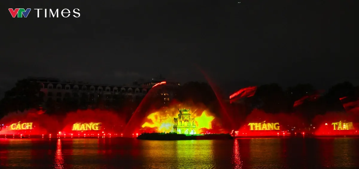 Hồ Ho&agrave;n Kiếm lung linh trong chương tr&igrave;nh 3D Mapping &ldquo;H&agrave; Nội rạng rỡ&rdquo; - Ảnh 2.