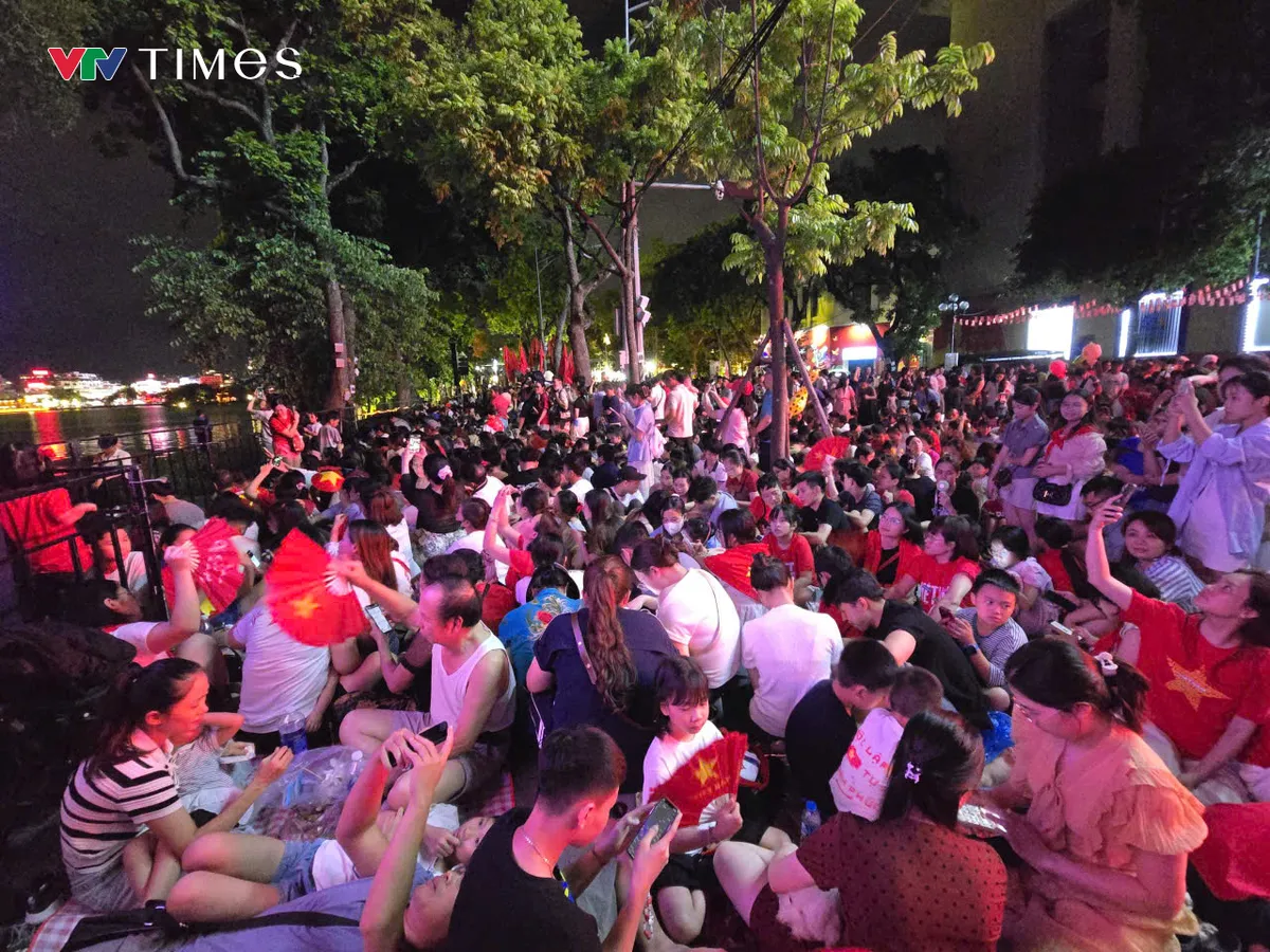 Hồ Ho&agrave;n Kiếm lung linh trong chương tr&igrave;nh 3D Mapping &ldquo;H&agrave; Nội rạng rỡ&rdquo; - Ảnh 5.