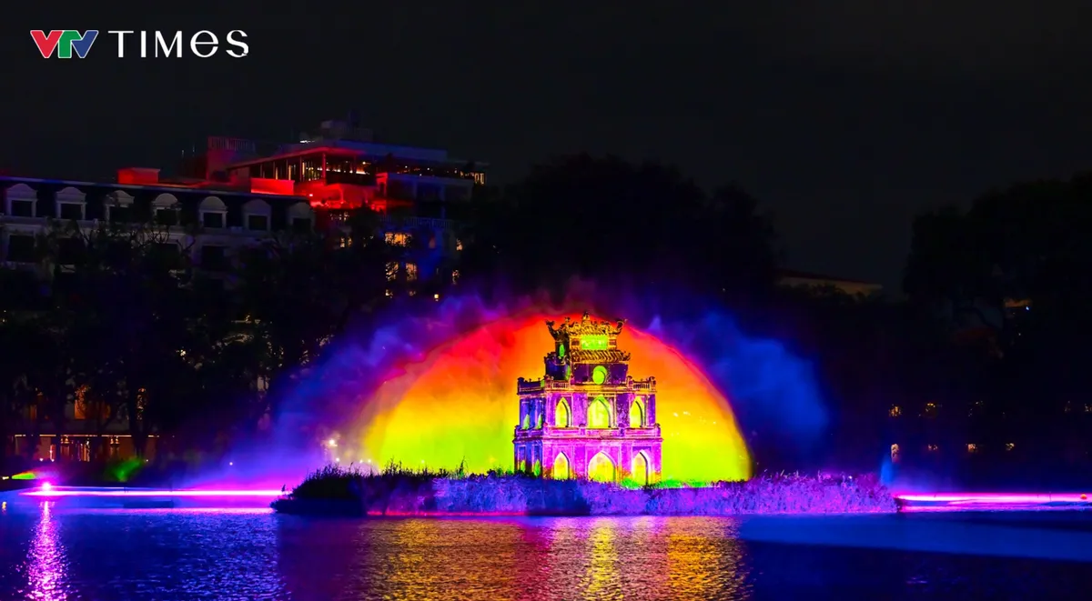 Hồ Ho&agrave;n Kiếm lung linh trong chương tr&igrave;nh 3D Mapping &ldquo;H&agrave; Nội rạng rỡ&rdquo; - Ảnh 8.