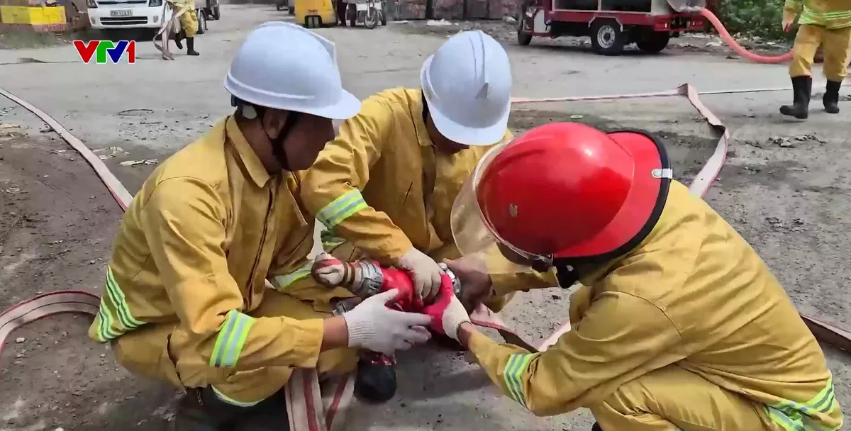 Xe chữa cháy tự chế phát huy hiệu quả tại làng nghề La Phù - Ảnh 2.