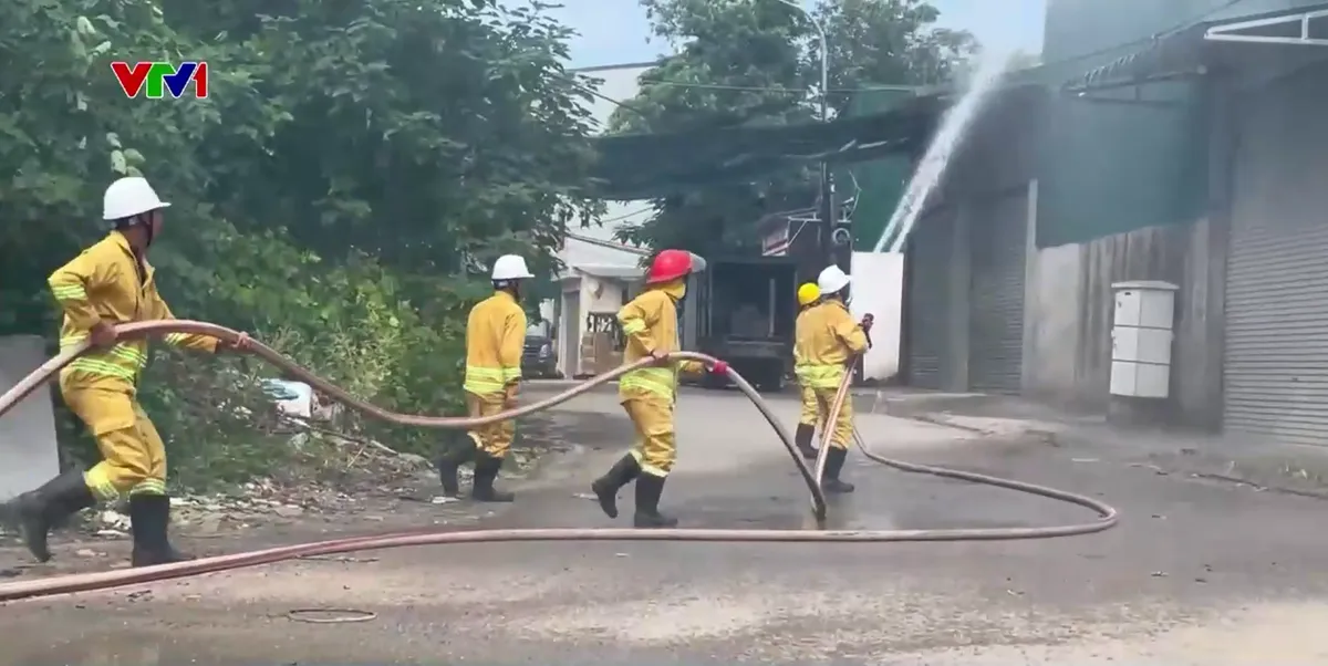 Xe chữa cháy tự chế phát huy hiệu quả tại làng nghề La Phù - Ảnh 3.