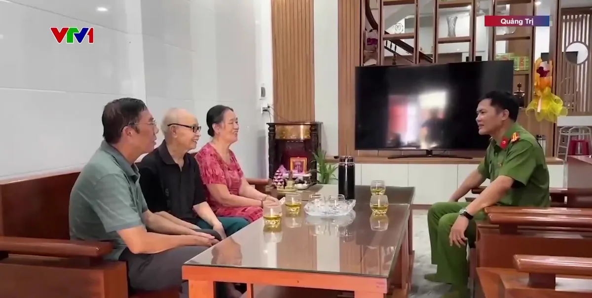 Người dân Quảng Trị phấn khởi nhận quà 2/9 - Ảnh 2.