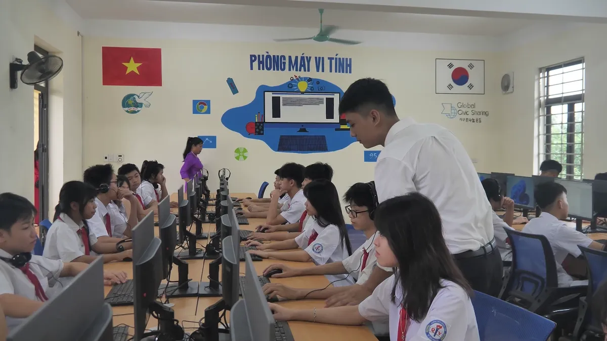 Nâng cao năng lực chuyển đổi số cho học sinh thông qua phòng học máy tính ứng dụng AI - Ảnh 2.
