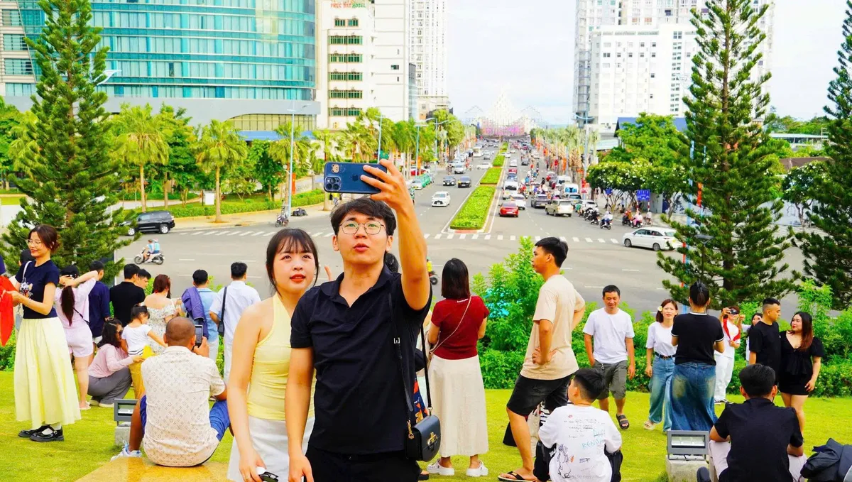 Khách tắm biển Vũng Tàu tăng đột biến sau 3 ngày nghỉ lễ 2/9- Ảnh 3. Khách tắm biển Vũng Tàu tăng đột biến sau 3 ngày nghỉ lễ 2/9- Ảnh 3.