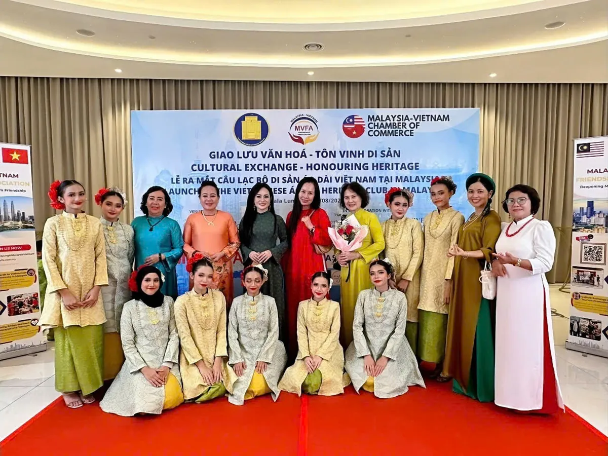 Thêm một địa chỉ cho người yêu áo dài Việt Nam tại nước ngoài- Ảnh 2. Thêm một địa chỉ cho người yêu áo dài Việt Nam tại nước ngoài- Ảnh 2.