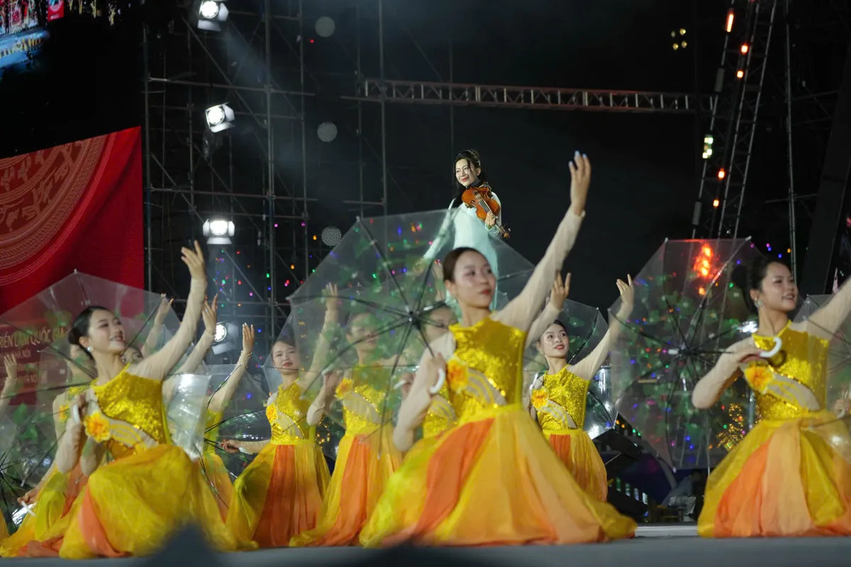 Những cung bậc cảm xúc trong “Hà Nội - Sáng mãi khát vọng Việt Nam” - Ảnh 6.