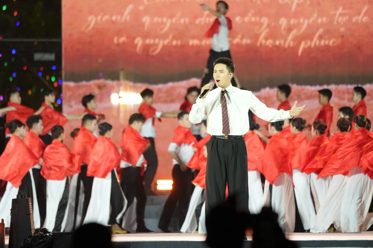 Những cung bậc cảm xúc trong “Hà Nội - Sáng mãi khát vọng Việt Nam” - Ảnh 5.