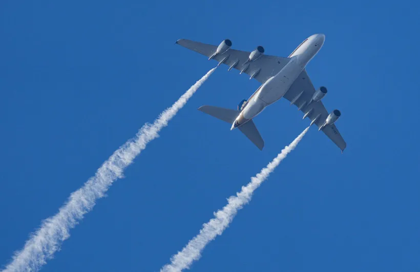 Châu Âu nhập khẩu kỷ lục nhiên liệu máy bay từ châu Á, giá giảm mạnh - Ảnh 1.