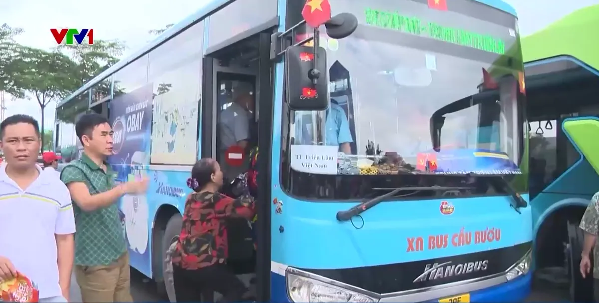 Giao thông công cộng hỗ trợ đi lại thuận tiện dịp lễ Quốc khánh 2/9 - Ảnh 1.