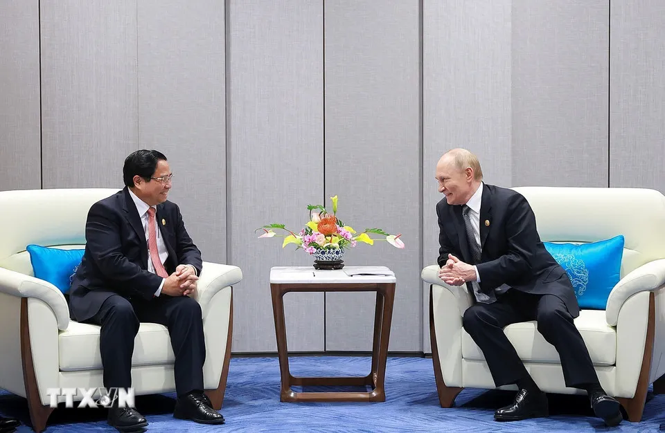Thủ tướng Phạm Minh Chính gặp Tổng thống Nga Vladimir Putin - Ảnh 1.