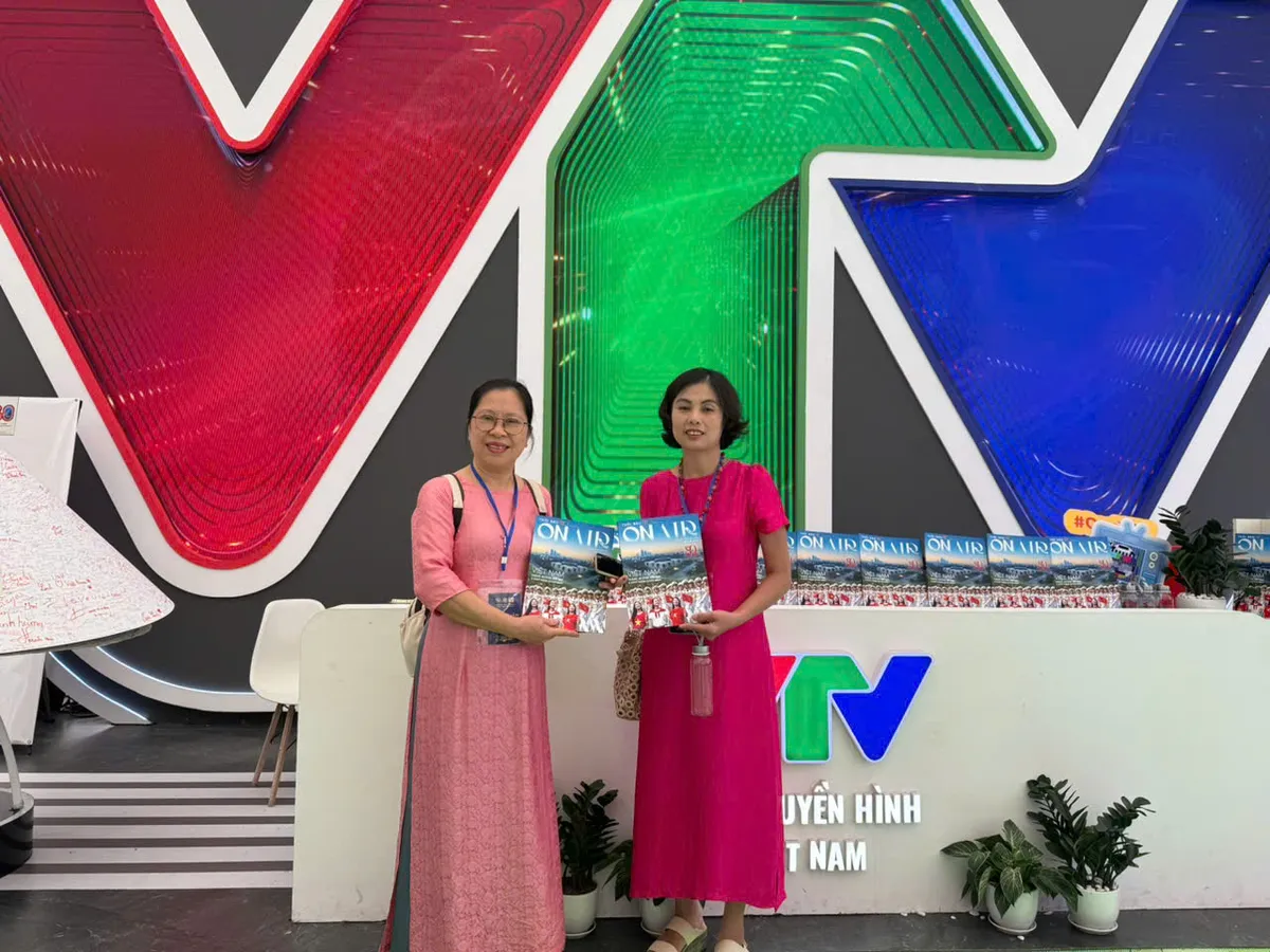 Lan tỏa tình yêu Tổ quốc qua từng dòng thư tại gian trưng bày của VTV - Ảnh 11.