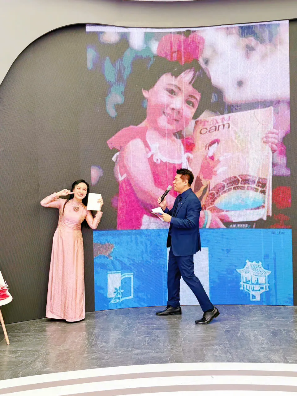 BTV Hoài Anh - Thái Tuấn khuấy động không khí gian trưng bày VTV tại Triển lãm Thành tựu đất nước- Ảnh 5.