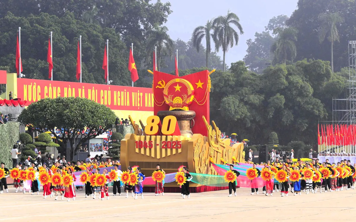 Lễ diễu binh, diễu hành khẳng định sức mạnh toàn dân, đoàn kết bảo vệ Tổ quốc - Ảnh 1.