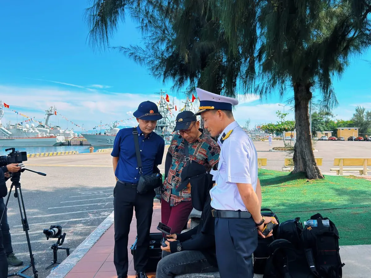 Ekip VTV 'vượt nắng thắng mưa' giữ trọn khoảnh khắc hào hùng Lễ diễu binh, diễu hành - Ảnh 22.