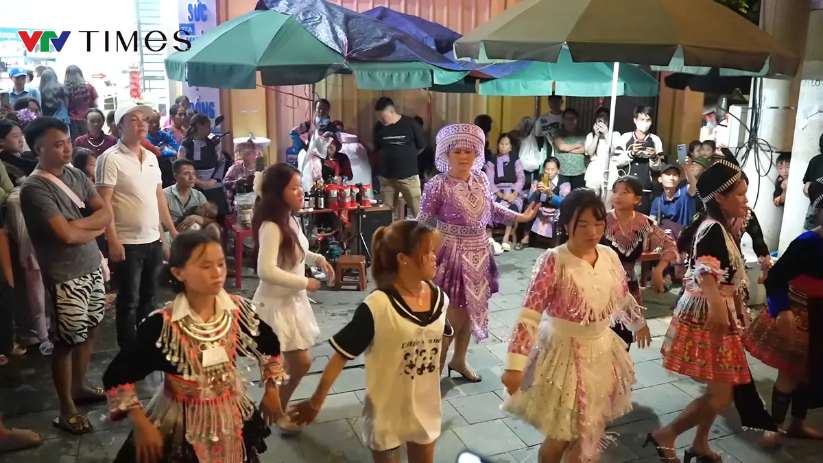 Chợ tình Mộc Châu: Nơi giữ hồn văn hóa, níu chân du khách dịp 2/9 - Ảnh 4.