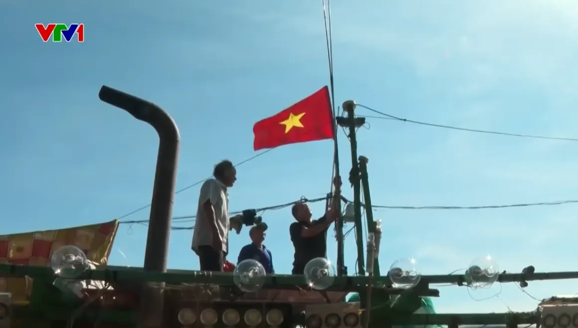 Lá cờ Tổ quốc - Biểu tượng thiêng liêng, khơi dậy hào khí Việt Nam - Ảnh 1.