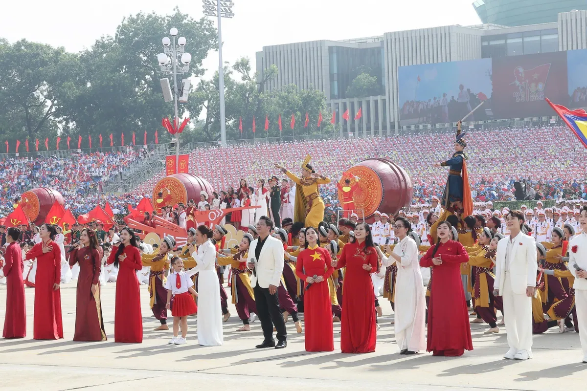 NSƯT Phương Nga: Hát ở Quảng trường Ba Đình lịch sử vào ngày Quốc khánh là niềm vinh dự thiêng liêng  - Ảnh 2.