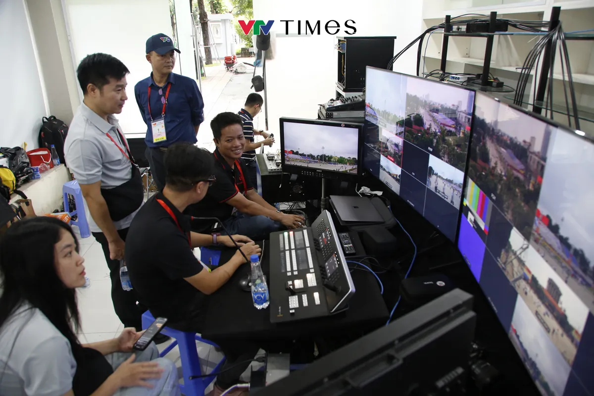 Ekip VTV 'vượt nắng thắng mưa' giữ trọn khoảnh khắc hào hùng Lễ diễu binh, diễu hành - Ảnh 20.