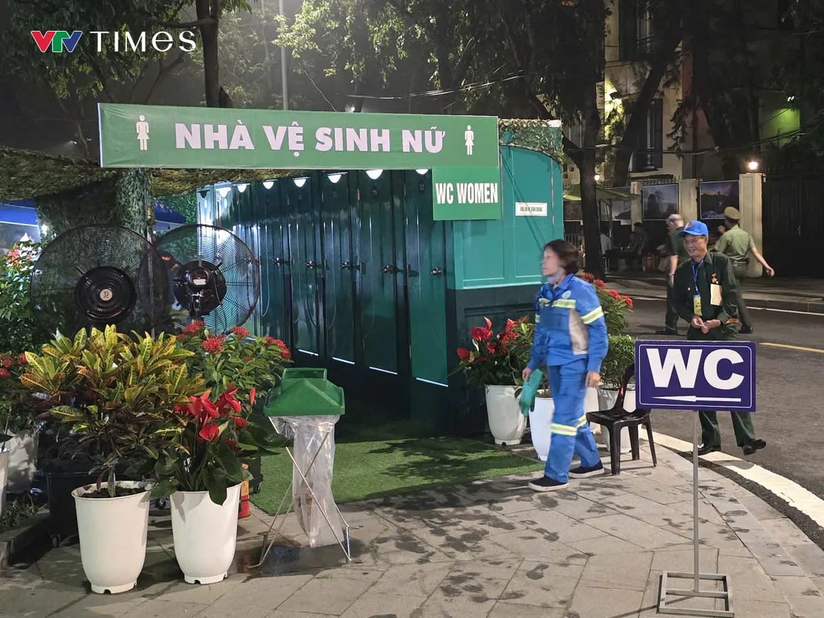 Xuyên đêm dọn rác, giữ sạch đường phố Thủ đô ngày đại lễ Quốc khánh 2/9 - Ảnh 4.