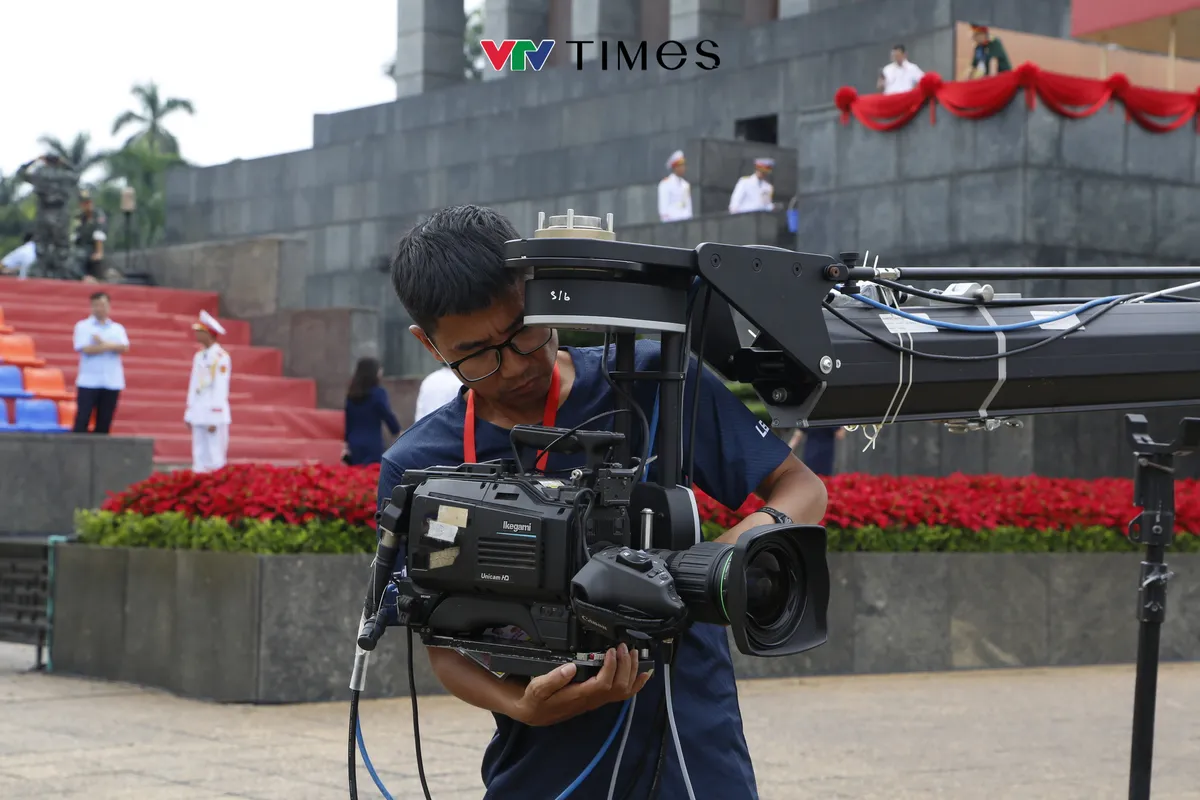 Ekip VTV 'vượt nắng thắng mưa' giữ trọn khoảnh khắc hào hùng Lễ diễu binh, diễu hành - Ảnh 24.