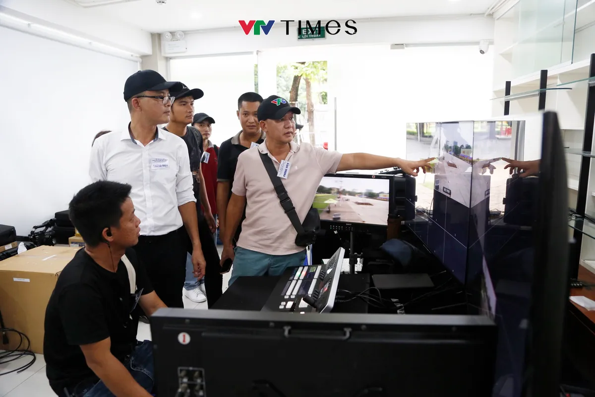 Ekip VTV 'vượt nắng thắng mưa' giữ trọn khoảnh khắc hào hùng Lễ diễu binh, diễu hành - Ảnh 7.