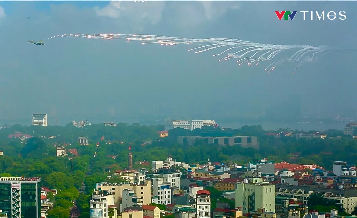Mãn nhãn màn trình diễn của máy bay không quân Việt Nam tại lễ diễu binh A80- Ảnh 2.