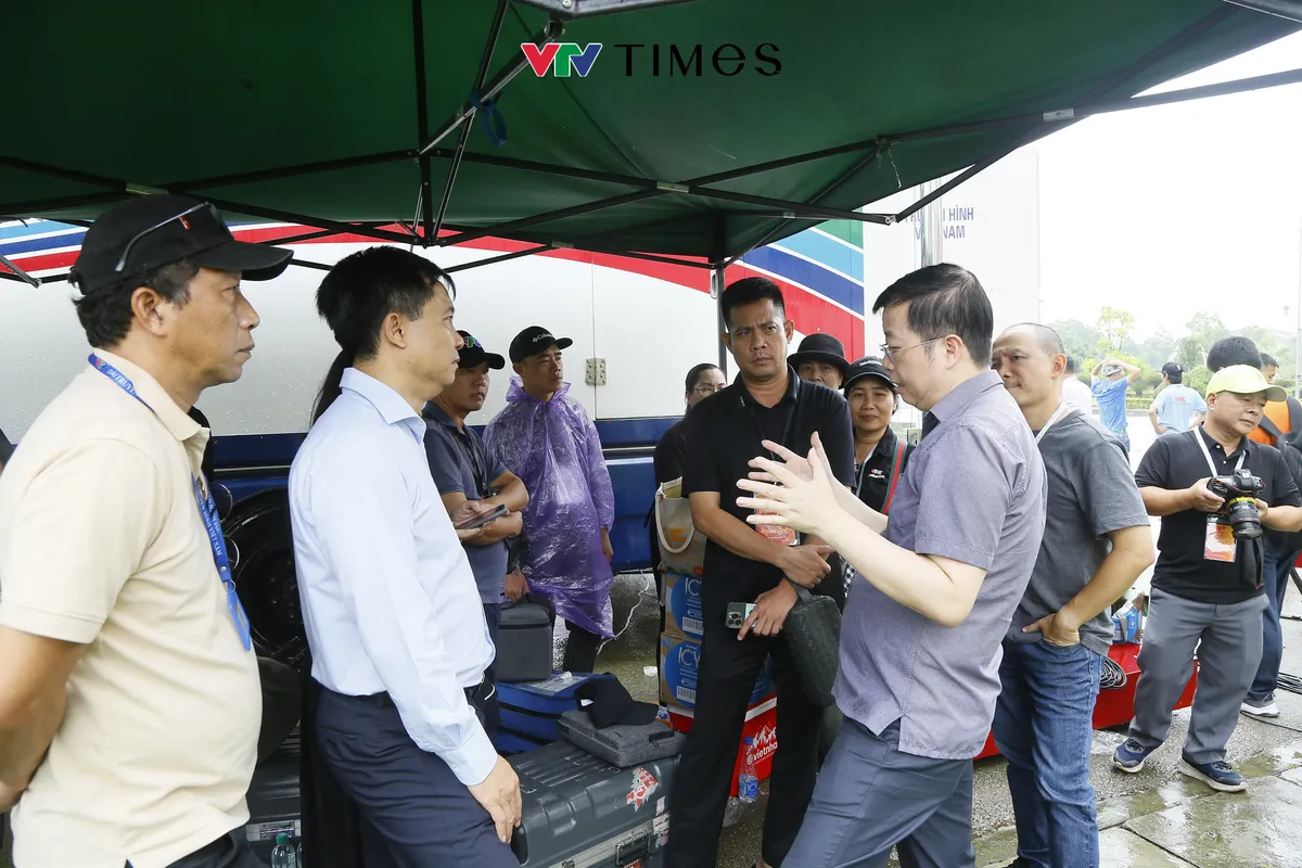 Ekip VTV 'vượt nắng thắng mưa' giữ trọn khoảnh khắc hào hùng Lễ diễu binh, diễu hành - Ảnh 5.