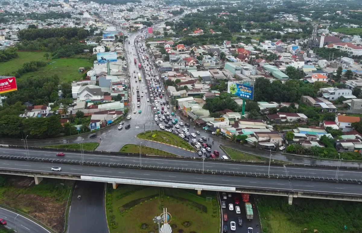 Quốc lộ 51 th&ocirc;ng tho&aacute;ng ng&agrave;y cuối kỳ nghỉ lễ 2/9- Ảnh 9.