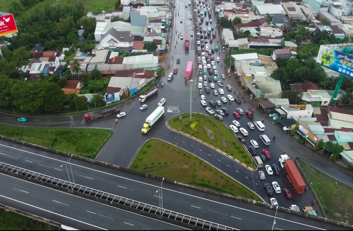 Quốc lộ 51 th&ocirc;ng tho&aacute;ng ng&agrave;y cuối kỳ nghỉ lễ 2/9- Ảnh 10.