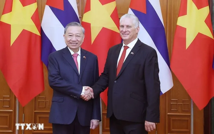 Tổng Bí thư Tô Lâm và Bí thư thứ Nhất Đảng Cộng sản Cuba, Chủ tịch nước Cuba Miguel Díaz-Canel Bermúdez chụp ảnh chung. (Ảnh: TTXVN) Tổng Bí thư Tô Lâm và Bí thư thứ Nhất Đảng Cộng sản Cuba, Chủ tịch nước Cuba Miguel Díaz-Canel Bermúdez chụp ảnh chung. (Ảnh: TTXVN)