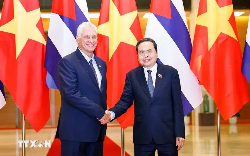 Chủ tịch Quốc hội Trần Thanh Mẫn đón Bí thư thứ Nhất Ban Chấp hành Trung ương Đảng Cộng sản Cuba, Chủ tịch nước Cộng hòa Cuba Miguel Díaz-Canel Bermúdez. (Ảnh: TTXVN) Chủ tịch Quốc hội Trần Thanh Mẫn đón Bí thư thứ Nhất Ban Chấp hành Trung ương Đảng Cộng sản Cuba, Chủ tịch nước Cộng hòa Cuba Miguel Díaz-Canel Bermúdez. (Ảnh: TTXVN)
