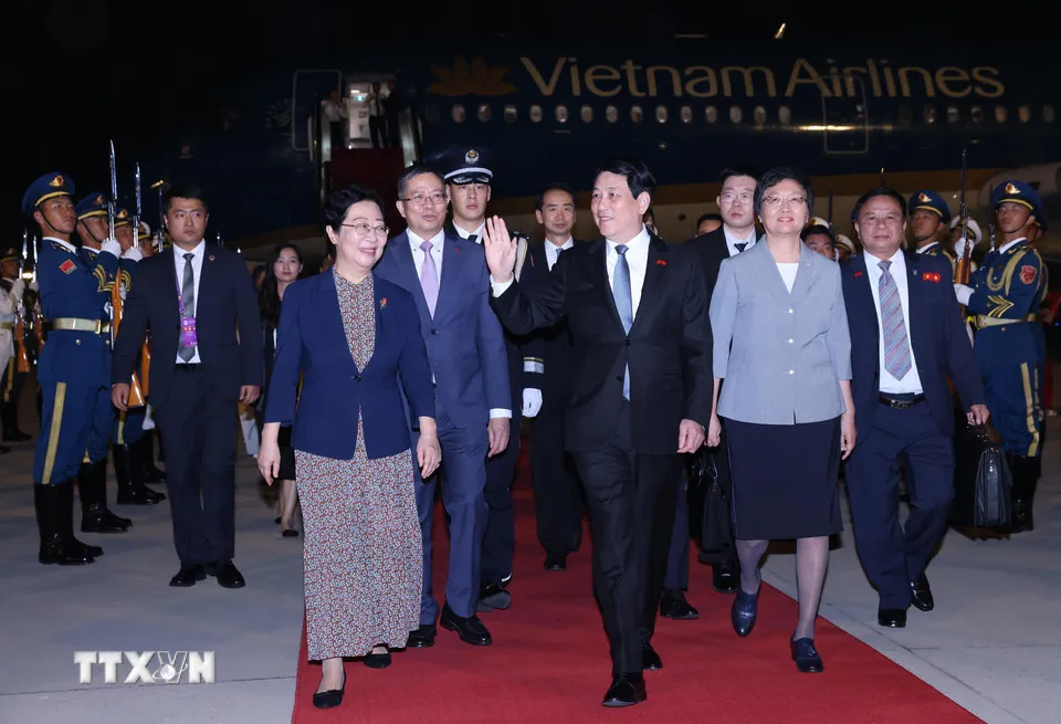 Chủ tịch nước Lương Cường đến Bắc Kinh (Trung Quốc) dự Lễ kỷ niệm 80 năm chiến thắng phát xít - Ảnh 1.