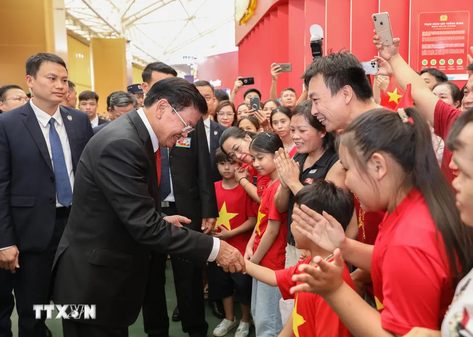 Lãnh đạo hai nước Lào và Campuchia tham quan Triển lãm Thành tựu đất nước - Ảnh 4.