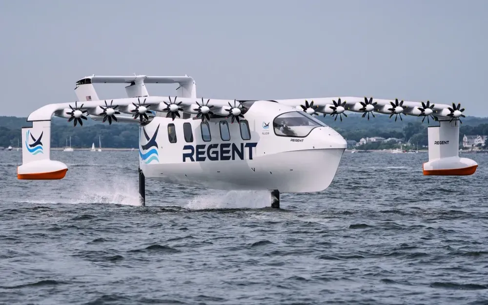 Chiếc phà điện có cánh Paladin lướt trên vịnh Narragansett trong một chuyến thử nghiệm ngày 6/8 tại North Kingstown, bang Rhode Island. (Ảnh: AP) Chiếc phà điện có cánh Paladin lướt trên vịnh Narragansett trong một chuyến thử nghiệm ngày 6/8 tại North Kingstown, bang Rhode Island. (Ảnh: AP)