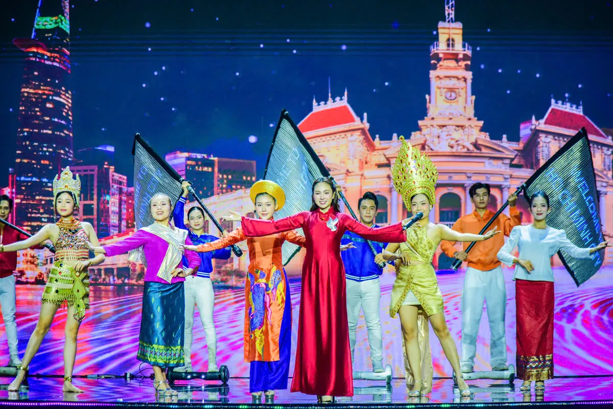 “Đêm Việt Nam” mở màn Hội chợ Du lịch Quốc tế TP Hồ Chí Minh lần thứ 19- Ảnh 4. “Đêm Việt Nam” mở màn Hội chợ Du lịch Quốc tế TP Hồ Chí Minh lần thứ 19- Ảnh 4.
