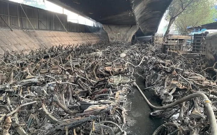 Hiện trường vụ cháy cầu Vĩnh Tuy hôm 30/8 (Nguồn: Nhân Dân)