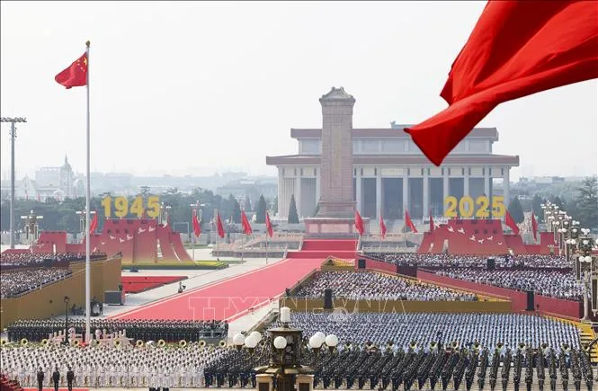 Chủ tịch nước Lương Cường dự Lễ duyệt binh kỷ niệm 80 năm chiến thắng phát xít của nhân dân thế giới - Ảnh 3.