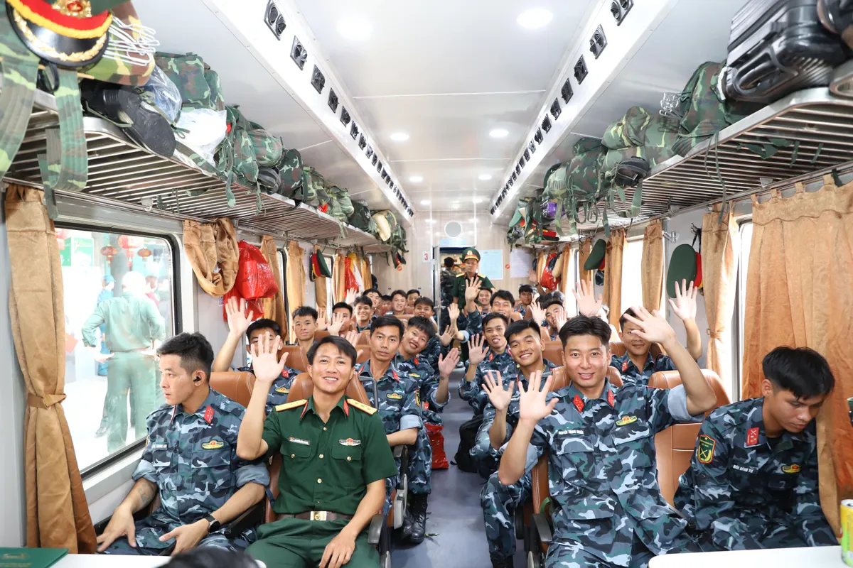 Các chiến sĩ diễu binh hoàn thành nhiệm vụ, trở về đơn vị - Ảnh 1.