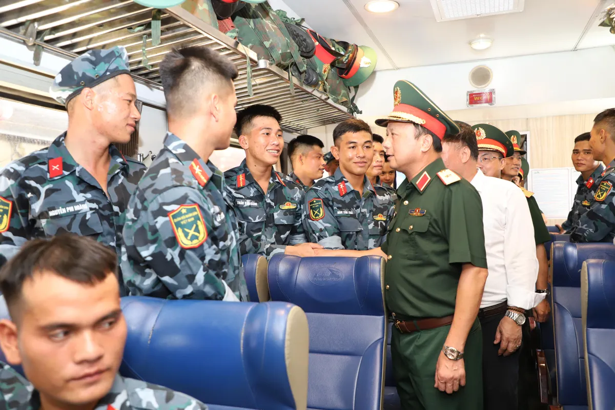Các chiến sĩ diễu binh hoàn thành nhiệm vụ, trở về đơn vị - Ảnh 4.