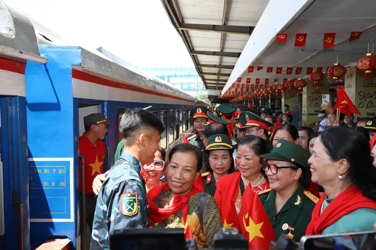 Các chiến sĩ diễu binh hoàn thành nhiệm vụ, trở về đơn vị - Ảnh 2.