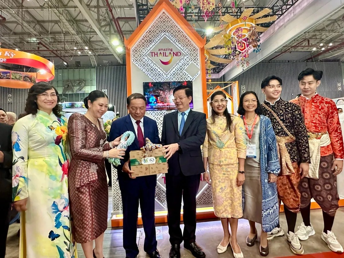 Cam kết của lãnh đạo TP Hồ Chí Minh với chiến lược phát triển mới của hệ sinh thái kinh tế - du lịch - thương mại - Ảnh 5.