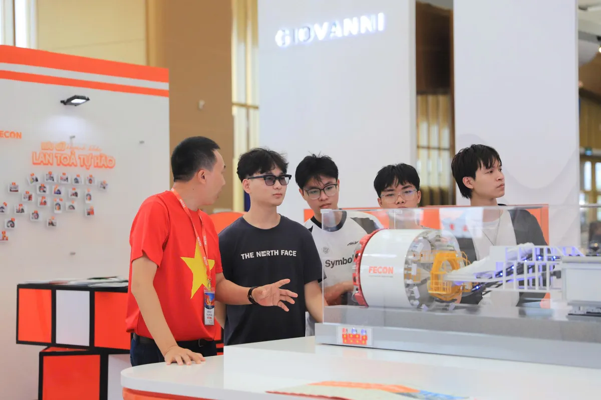 Nhà thầu xây dựng duy nhất tại Triển lãm Thành tựu đất nước: Khi dấu ấn công nghệ song hành cùng niềm tự hào dân tộc - Ảnh 1.