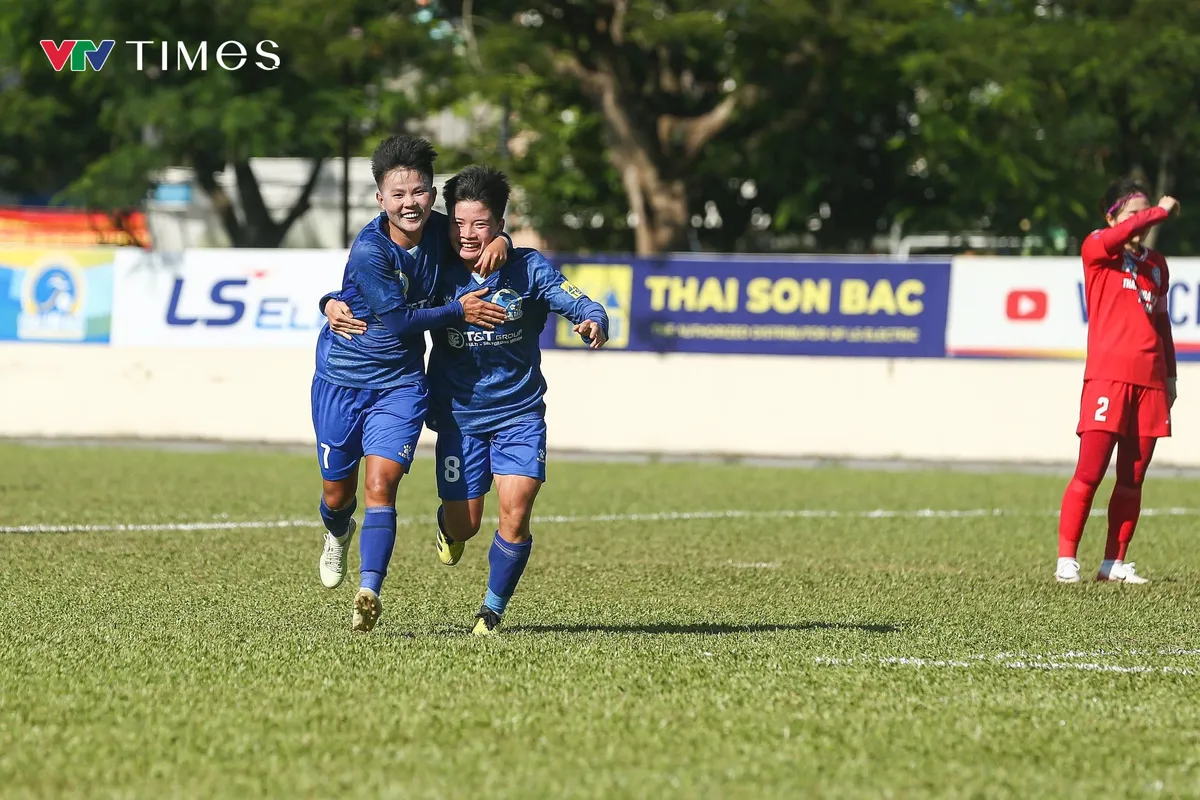 Kịch tính trong ngày khai mạc Giải bóng đá nữ vô địch Quốc gia 2025- Ảnh 2.