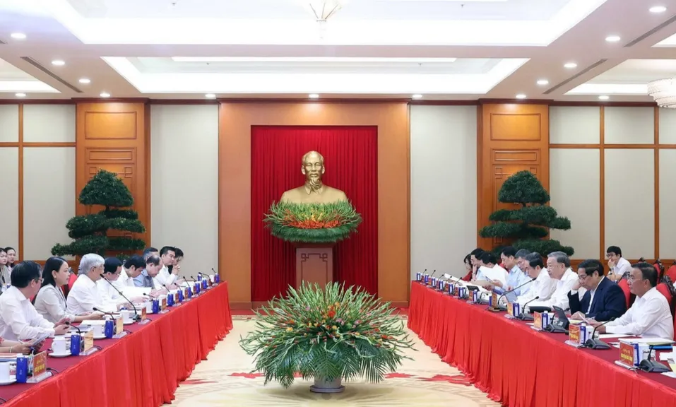 Tổng Bí thư: Mặt trận Tổ quốc cần bảo vệ quyền lợi nhân dân, chủ động tham gia giải quyết các vấn đề lớn của xã hội - Ảnh 2.