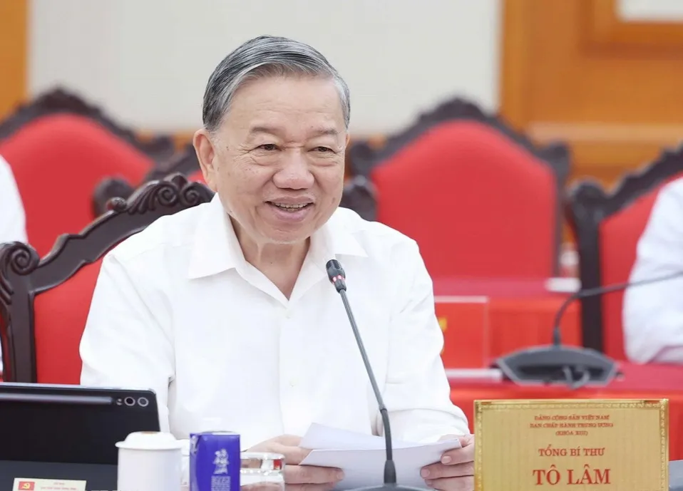 Tổng Bí thư: Mặt trận Tổ quốc cần bảo vệ quyền lợi nhân dân, chủ động tham gia giải quyết các vấn đề lớn của xã hội - Ảnh 1.