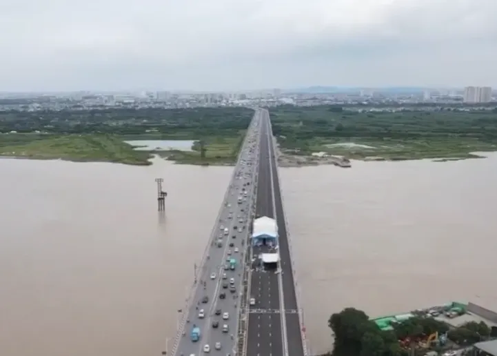 Hà Nội: Cấm ô tô tải trọng trên 18 tấn từ cầu Vĩnh Tuy đi Nguyễn Khoái- Ảnh 1.