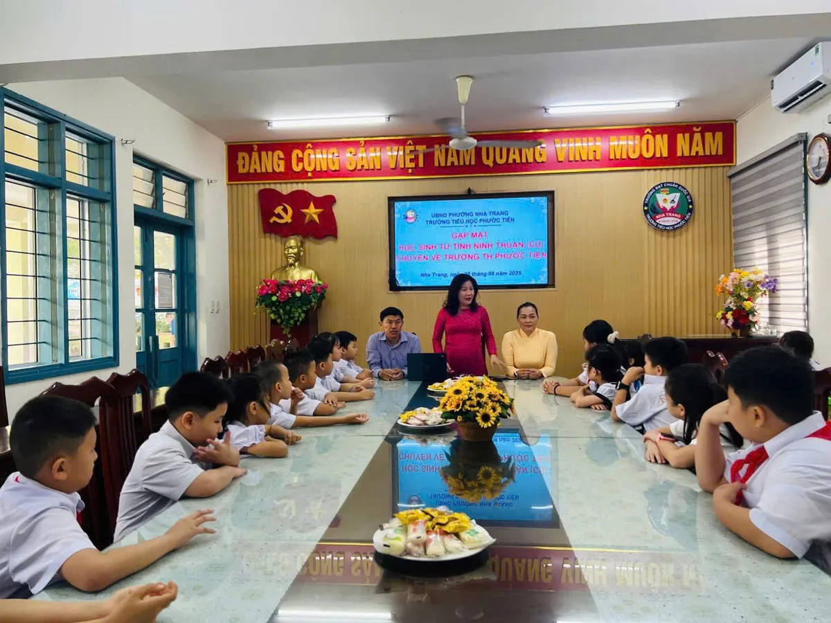 Ấm áp buổi gặp mặt chào đón học sinh theo quyết định hợp nhất tỉnh Khánh Hoà- Ảnh 1. Ấm áp buổi gặp mặt chào đón học sinh theo quyết định hợp nhất tỉnh Khánh Hoà- Ảnh 1.
